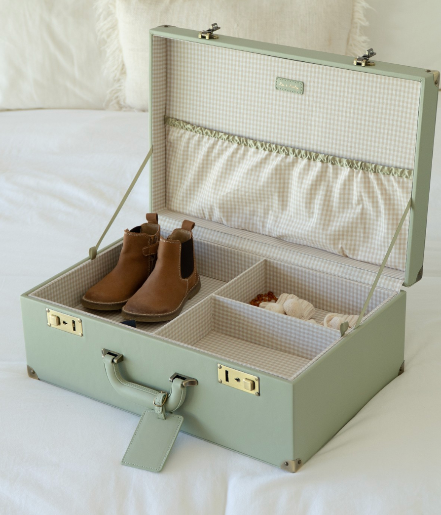 Open keepsake trunk
